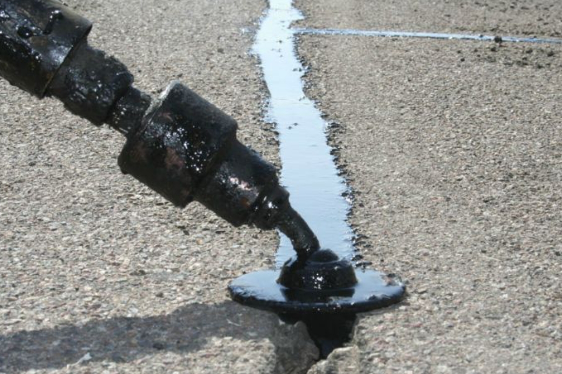 asphalt crack repair